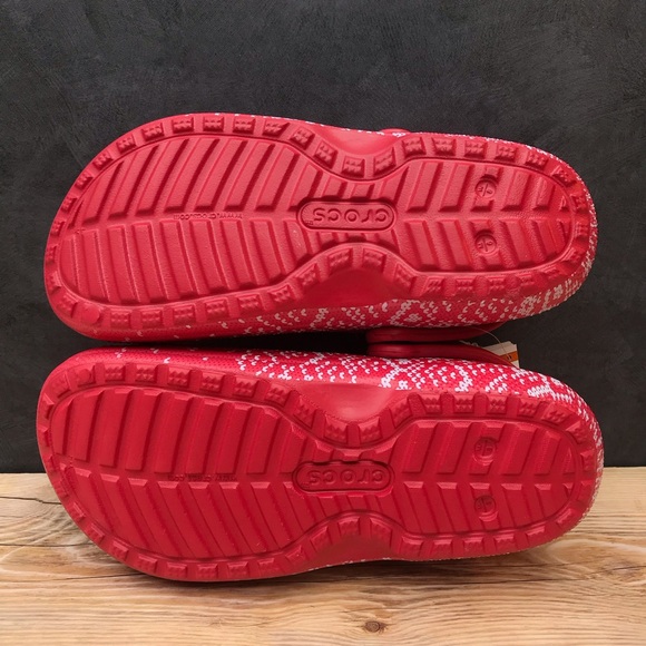 Crocs Classic Lined Holiday Charm Clog - Picture 12 of 16